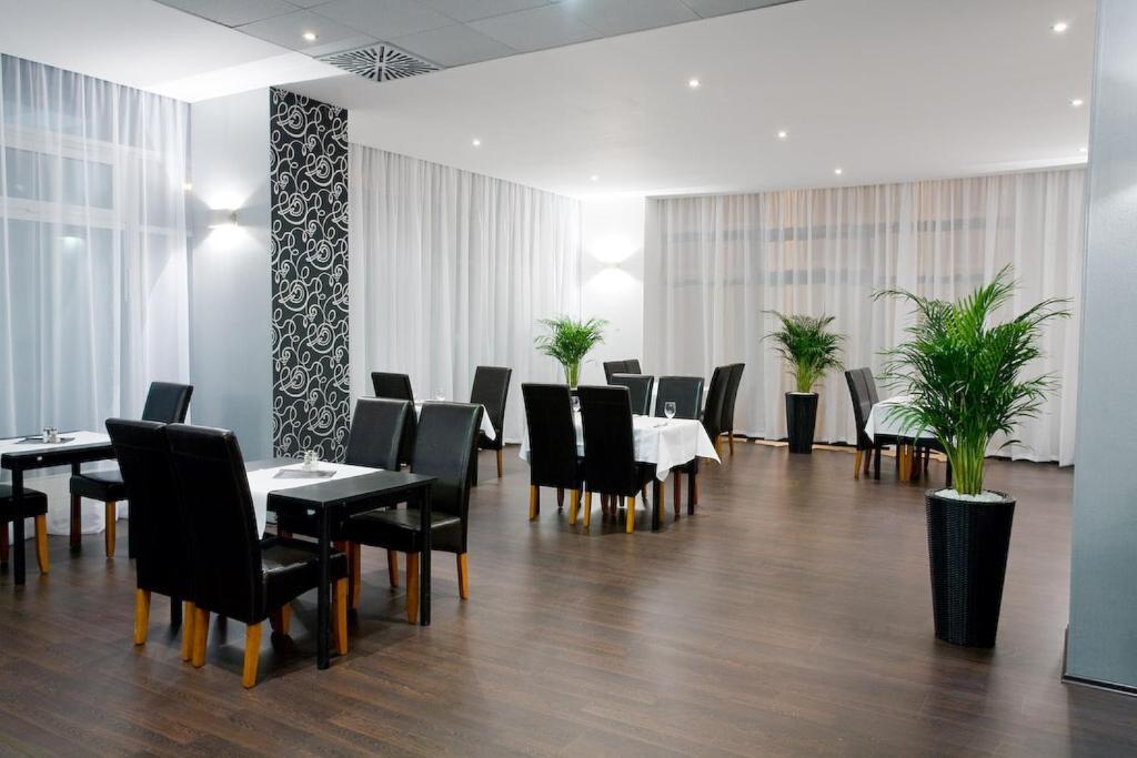 Hotel Modena Bratislava Exterior photo